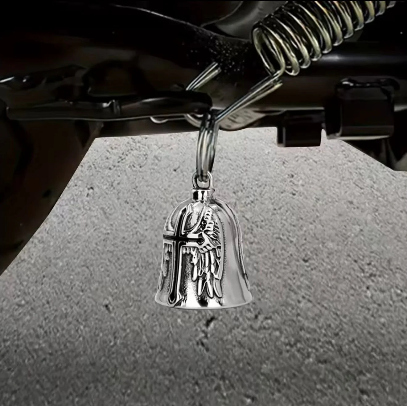 CAMPANA MOTOQUERA AMULETO RUEDA ALAS
