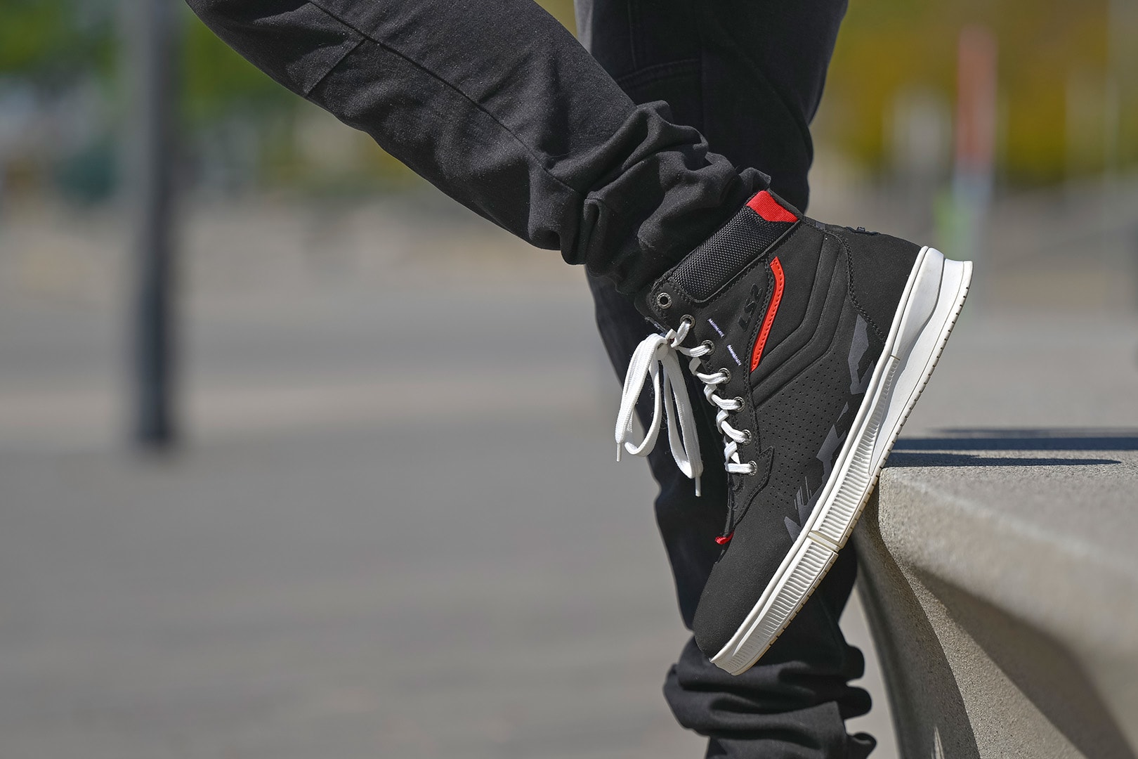 BOTA LS2 CHROME NEGRA