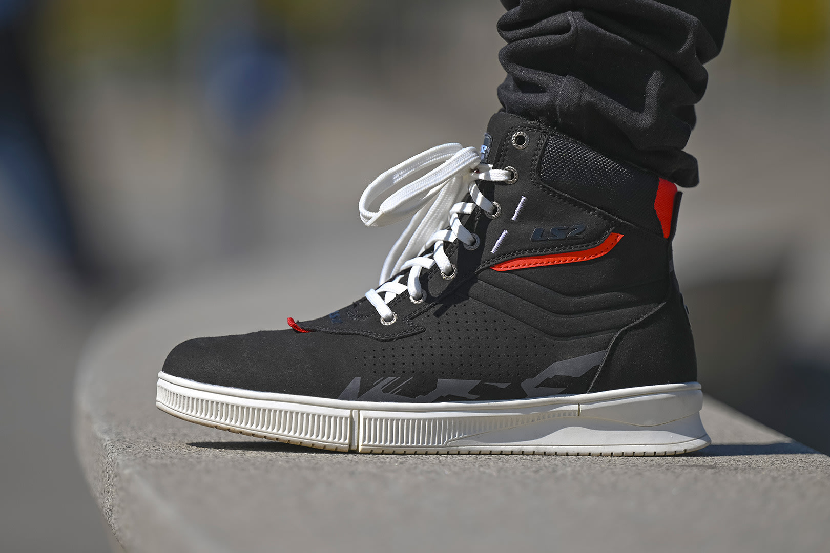 BOTA LS2 CHROME NEGRA
